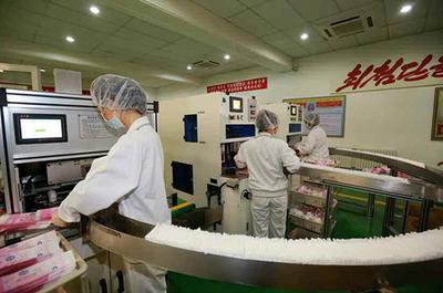 金正恩視察衛(wèi)生用品工廠 強調(diào)質(zhì)量與設計同步提升，滿足國際標準